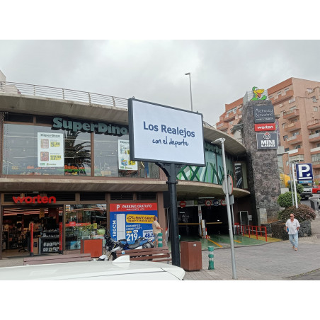 Pantalla Led de 2,56 x 1,28 metros, Situada en el Centro del Puerto de la Cruz (Plaza del Charco)